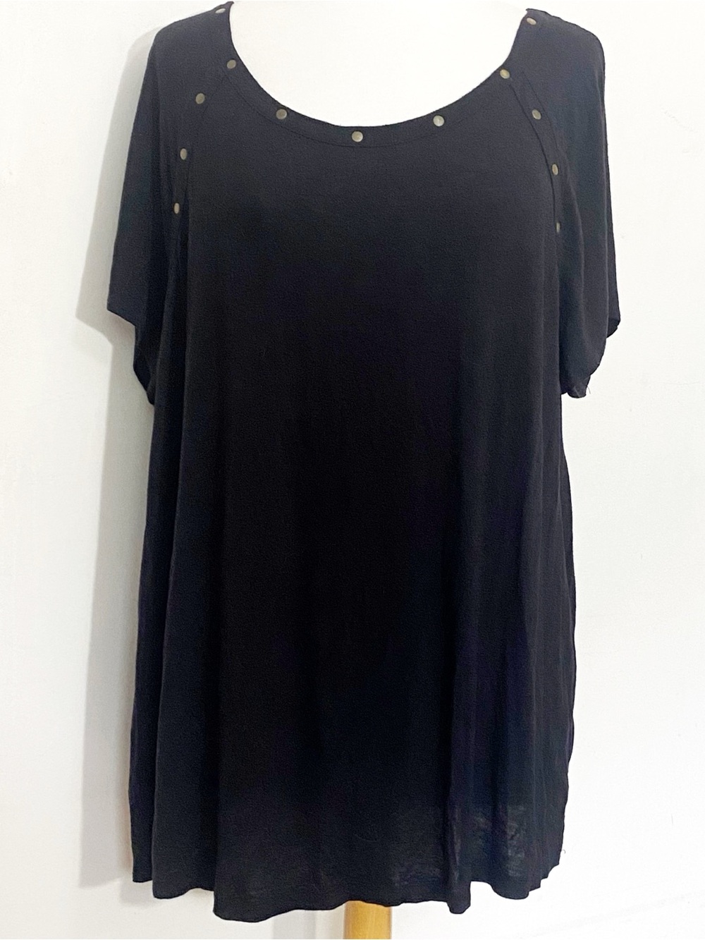 Worthington Black Raglan Short Sleeve Scoop Neck Tunic with Stud Accents 1X